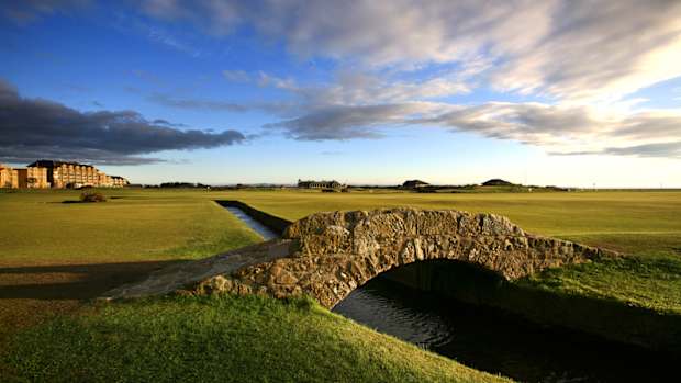 02-Old-Course-Swilcan-Bridge